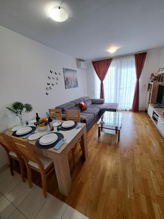 Mariposa, Apartment With Balcony, Private Parking In The Garage, Near The Biggest Shopping Center Mall Of 스플리트 외부 사진