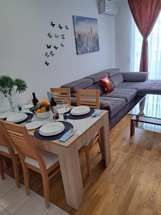 Mariposa, Apartment With Balcony, Private Parking In The Garage, Near The Biggest Shopping Center Mall Of 스플리트 외부 사진