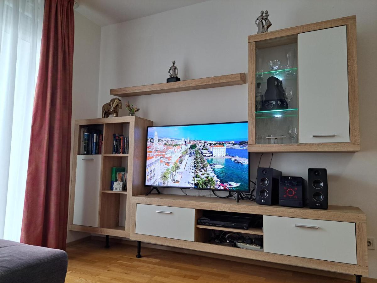 Mariposa, Apartment With Balcony, Private Parking In The Garage, Near The Biggest Shopping Center Mall Of 스플리트 외부 사진