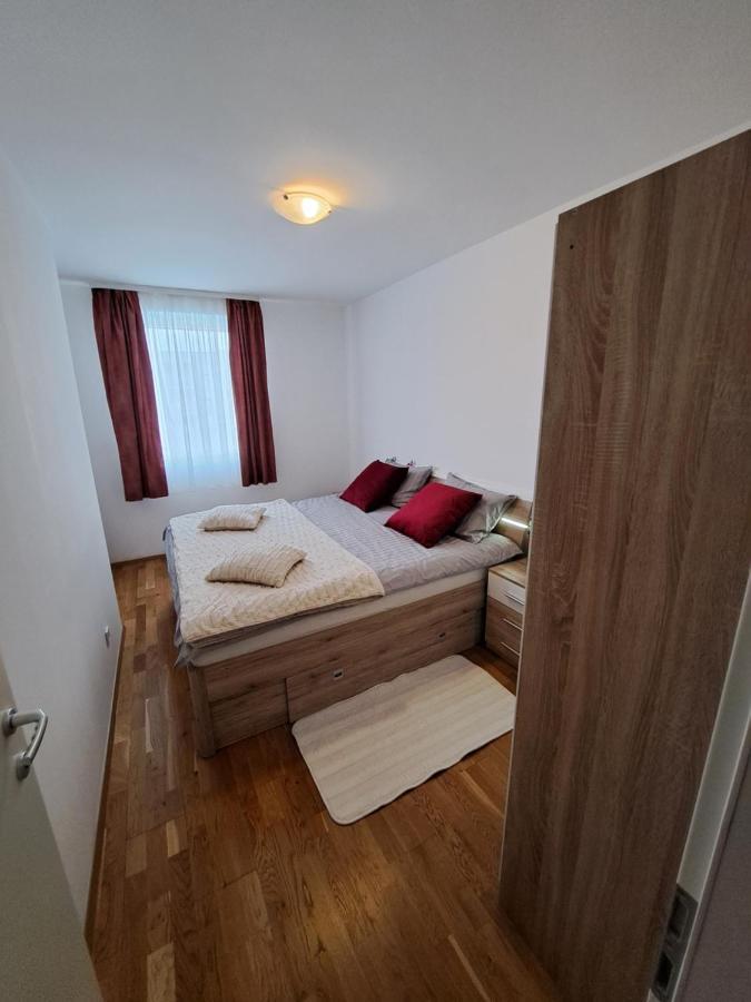 Mariposa, Apartment With Balcony, Private Parking In The Garage, Near The Biggest Shopping Center Mall Of 스플리트 외부 사진