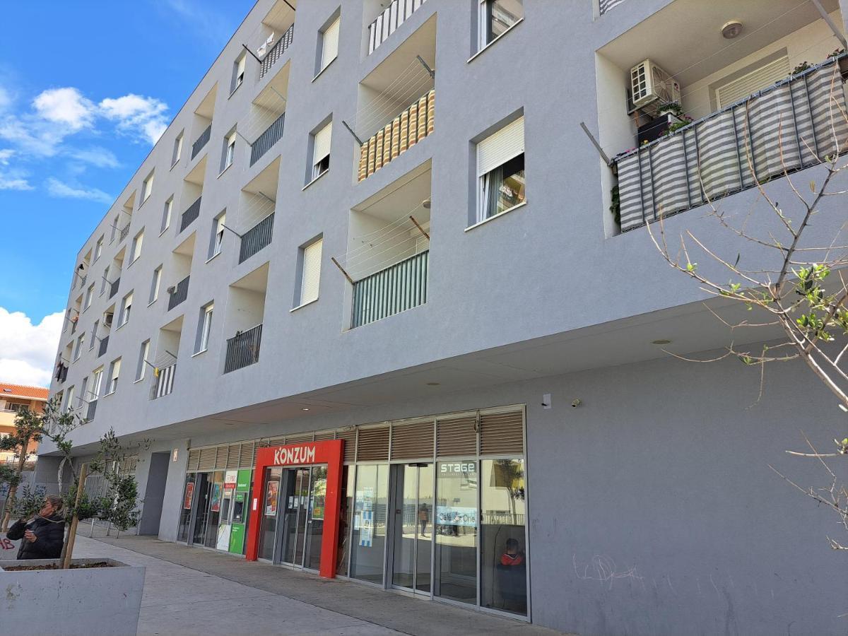 Mariposa, Apartment With Balcony, Private Parking In The Garage, Near The Biggest Shopping Center Mall Of 스플리트 외부 사진