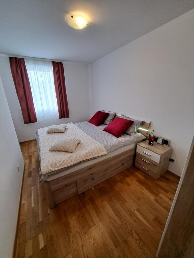 Mariposa, Apartment With Balcony, Private Parking In The Garage, Near The Biggest Shopping Center Mall Of 스플리트 외부 사진